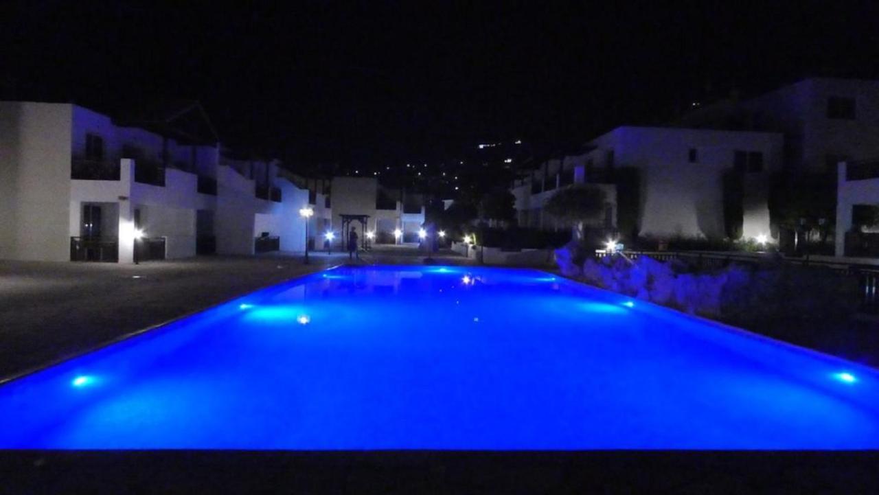 פאהיה Pleasantly Furnished Apartment B201 With Large Terrace, Wi-Fi & Android Tv מראה חיצוני תמונה